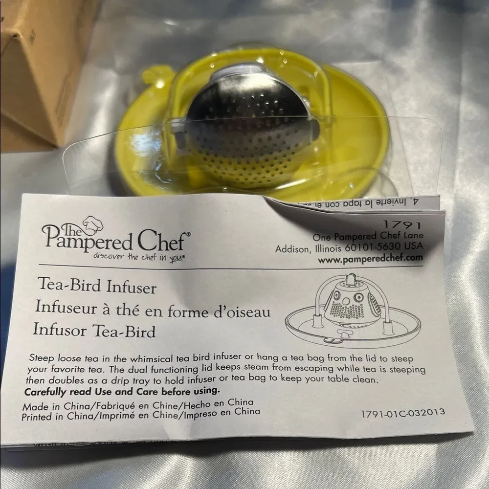 Pampered Chef Tea-Bird Infuser in Tan Box
